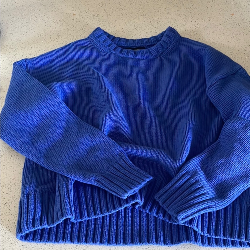 GAP Blue Crewneck Sweater with Ribbed Detailing